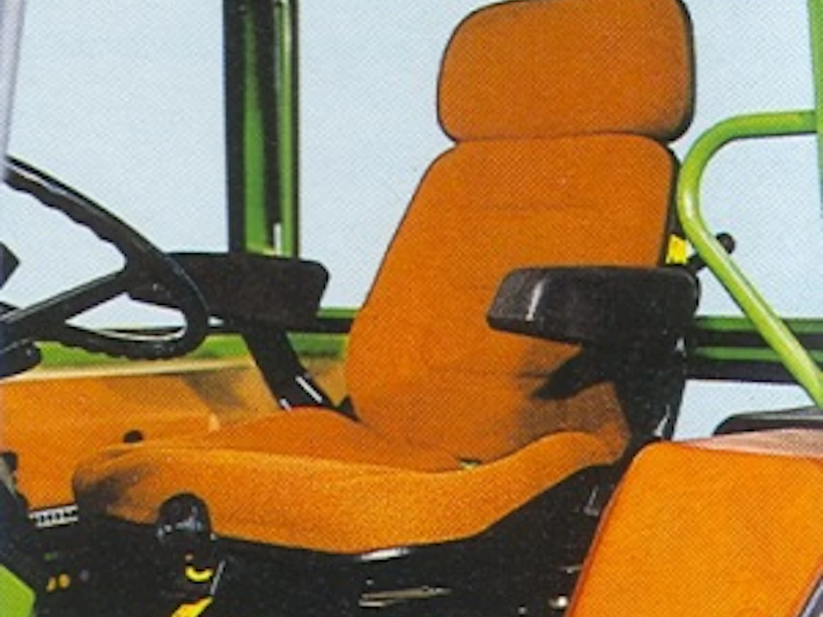 84Fendt308ohjaamo