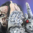 Lordi-yhtye teki aikoinaan historiaa ottamalla Suomen ensimmäisen ja tähän asti ainoan Euroviisu-voiton. Lordin nokkamies Tomi Putaansuu kertoi keskiviikkona Wienissä, että päivät ovat "yllättävän sutjakkaasti sujahdelleet" sitten viisuvoiton. HEIKKI SAUKKOMAA / LEHTIKUVA.
