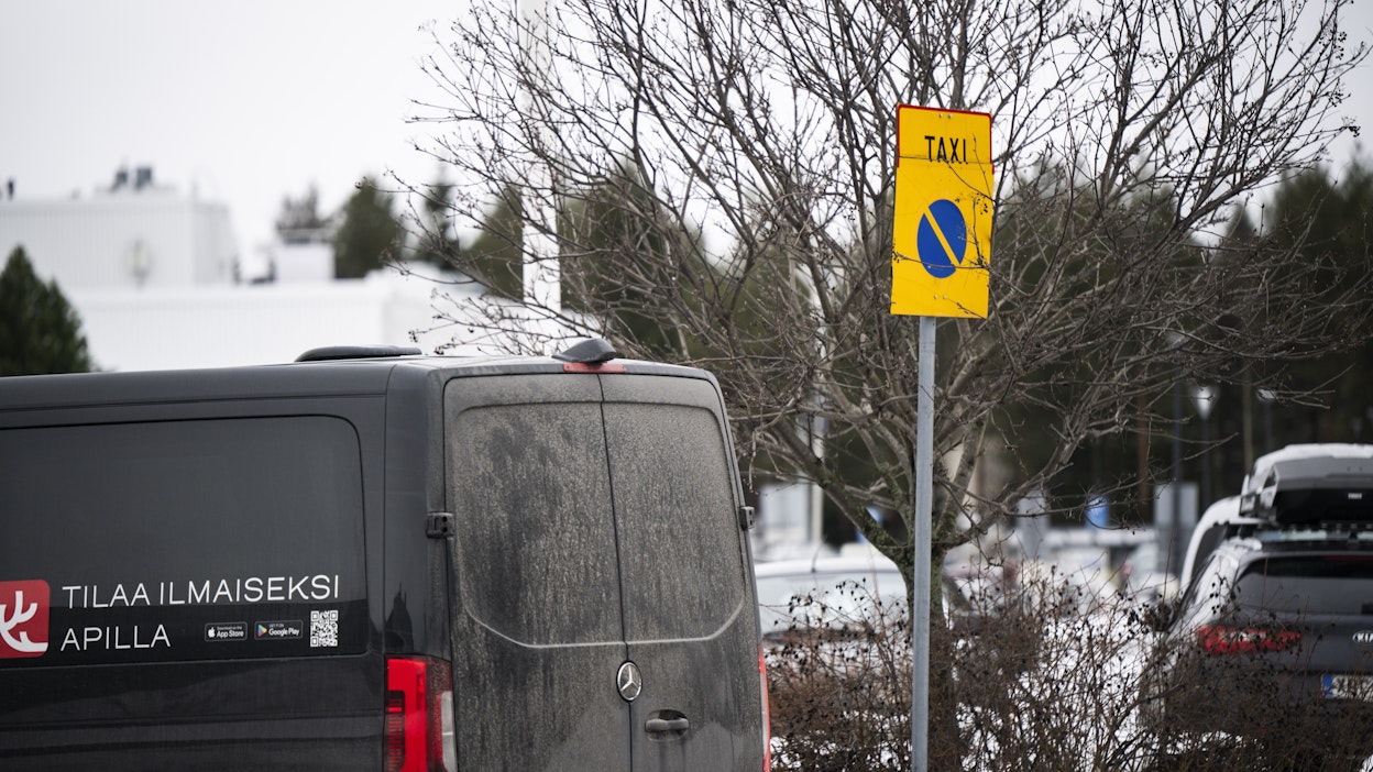 Taksipalvelujen laatua yritetään korjata lakimuutoksella.