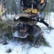 Yksileukainen 300C on kustannustehokas versio. Suurin katkaisupaksuus on 300 mm. Rantala kuvailee laitteen olevan siron kevyt, mutta tehokas. Keräinkäpälä on voimakas.