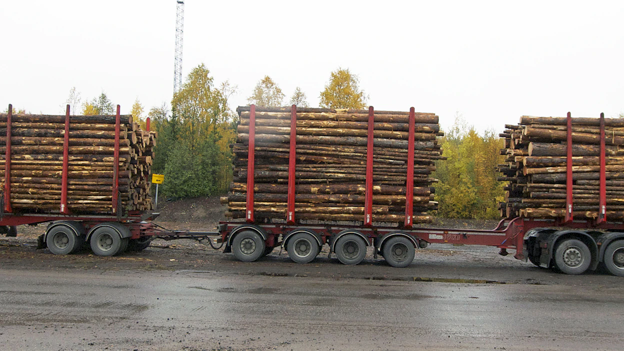 Suuret ajoneuvoyhdistelmät kuljettavat kerralla suuren lastin. Se pienentää syntyviä päästöjä.