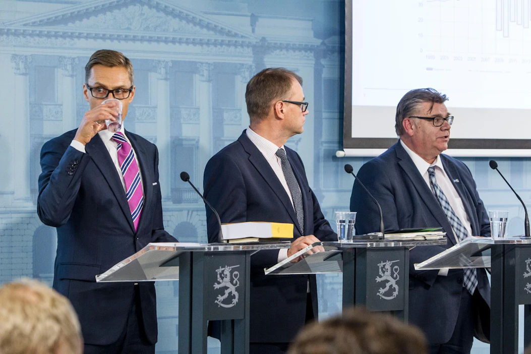 Budjettiriihen infossa 10. syyskuuta hallituspuoluejiden ohtajat Alexander Stubb, Juha Sipilä ja Timo Soini mahtuivat vielä samaan kuvaan.