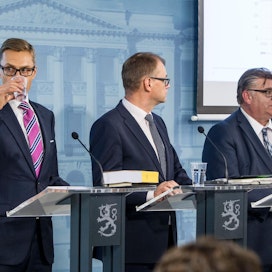 Budjettiriihen infossa 10. syyskuuta hallituspuoluejiden ohtajat Alexander Stubb, Juha Sipilä ja Timo Soini mahtuivat vielä samaan kuvaan.