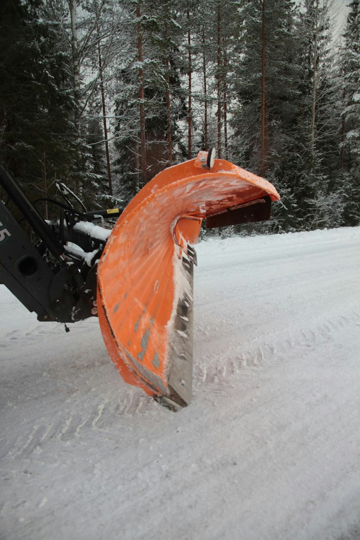 Alueauran heittävyys perustuu kartiomalliseen siipeen.