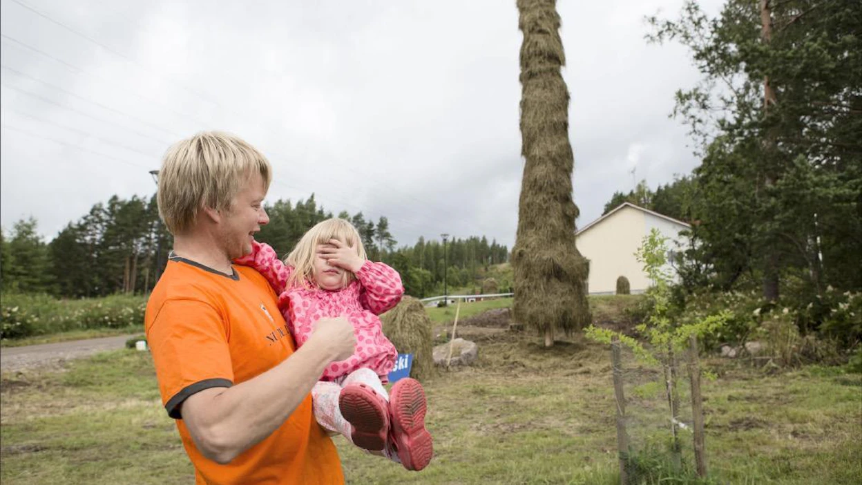 Juha ja Eerin Lääverille Vuolenkoski ei ole vain paikka, vaan myös tapa elää. Kylässä on järjestetty vuoden aikana noin 30 erilaista tapahtumaa ja tempausta sekä 16 kesätoria. Ville-Petteri Määttä