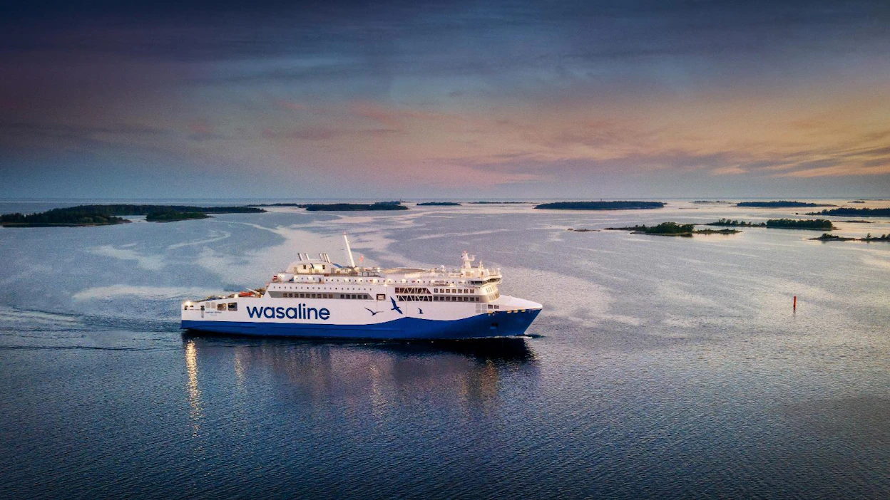 Aurora Botnia on rakennettu varta vasten Merenkurkun olosuhteisiin. Alus on 150 metriä pitkä ja 26 metriä leveä ja sen syväys on 6,1 metriä. Aurora Botnia on mitoitettu 800 matkustajalle.
