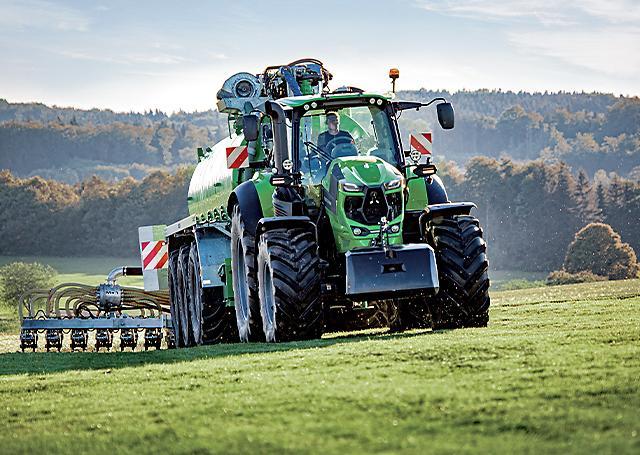 Deutz-Fahr 8280 TTV muistuttaa ulkoisesti 7-sarjan suurempia malleja, mutta eroaa teknisesti merkittävästi pienemmästä mallisarjasta.