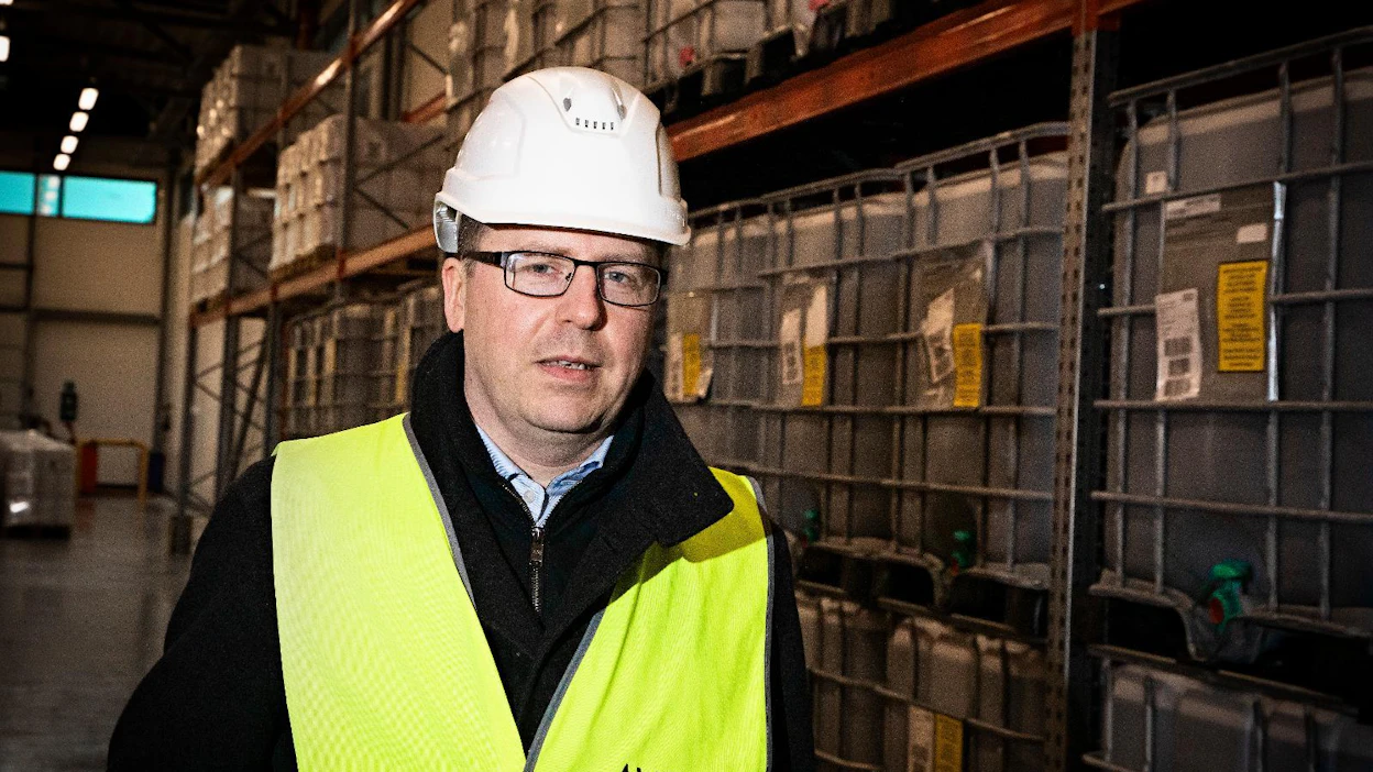 "Vuodet eivät ole veljeksiä. Se oli ensimmäinen sanonta, jonka opin tultuani viljakauppa-alalle", Apetitin vilja- ja öljykasvipuolen johtaja Tero Heikkinen muistelee. Heikkinen kuvattiin runsas vuosi sitten Avenan Kantvikin rypsiöljypuristamolla.