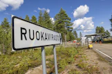 Ruokaviraston pihamaalla oli rauhallista, mutta pihassa seisovat kontit kertoivat, että työt olivat käynnissä.