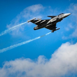 Itämerellä liikkuvien venäläisalusten liikkeet ovat olleet viime aikoina Ruotsin ilmavoimien monitoimihävittäjien seurannassa. Vastaava Saab Jas 39 Gripen -konetyyppi nähtiin Kauhavalla lentonäytöksessä elokuussa 2020.