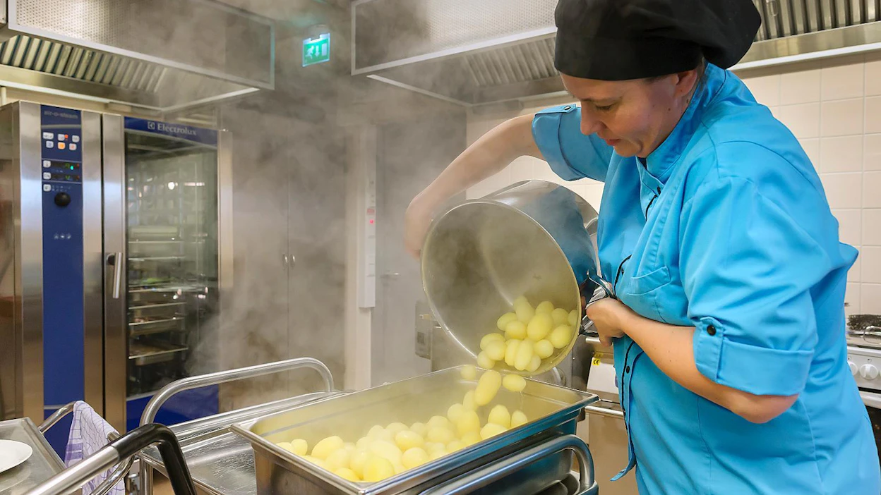 Päivittäin ammattikeittiöissä valmistetaan noin 2,2 miljoonaa ateriaa. Näistä noin puolet valmistetaan julkisissa keittiöissä.