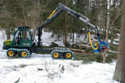 Hyvinkääläinen HS-Tekniikka on aloittanut Tsekkiläisten Entracon -metsäkoneiden maahantuonnin. Niiden markkinoinnissa yritys tuo aivan uusia hankintamahdollisuuksia pienen metsäkoneen tarvitsijoille, yhtenä niistä osaomistusjärjestelmän.