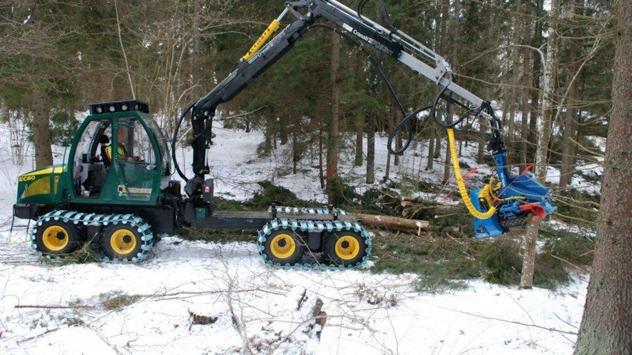 Hyvinkääläinen HS-Tekniikka on aloittanut Tsekkiläisten Entracon -metsäkoneiden maahantuonnin. Niiden markkinoinnissa yritys tuo aivan uusia hankintamahdollisuuksia pienen metsäkoneen tarvitsijoille, yhtenä niistä osaomistusjärjestelmän.