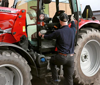 Massey Fergusonin ensimmäinen askelma on sijoitettu testin alimmas ja myös syvyysero seuraaviin askelmiin on suurin.