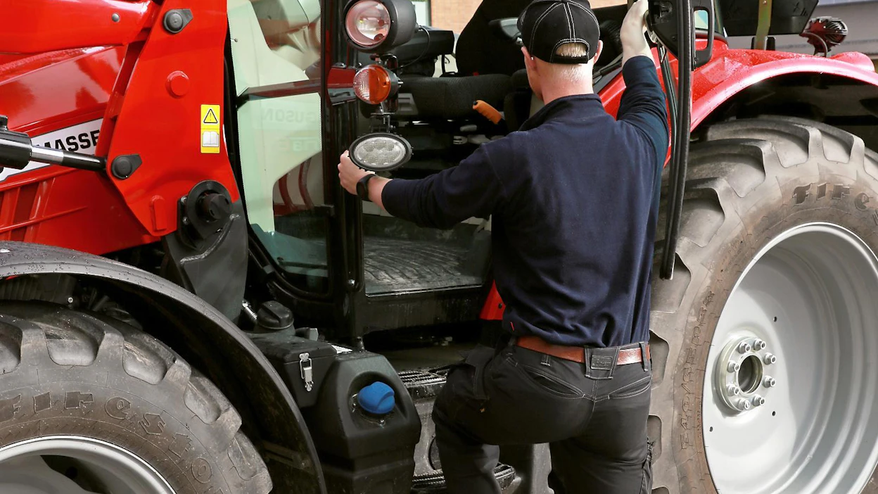 Massey Fergusonin ensimmäinen askelma on sijoitettu testin alimmas ja myös syvyysero seuraaviin askelmiin on suurin.