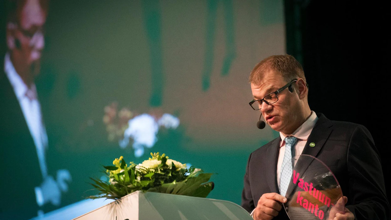 Pääministeri Juha Sipilä esitteli linjapuheessaan Sotkamossa keskustalaisen politiikan suuntalinjoja tuleville vuosikymmenille.