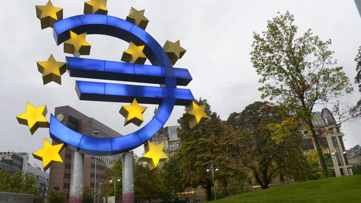 Euroalueen bruttokansantuote supistui tammi–maaliskuussa 0,6 prosenttia edelliseen vuosineljännekseen verrattuna, ilmenee Eurostatin ennakkotiedoista.