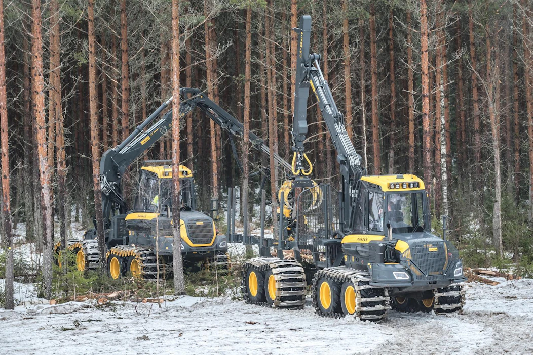 Hakkuut vaikuttavat hiilinieluihin, joiden määrästä Luonnonvarakeskus kertoo uusia tietoja perjantaina. Ennakkotietojen mukaan hiilinielun määrä putoaisi reilusti aikaisempaan arvioon verrattuna.