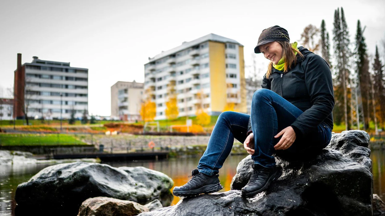 Silja Keränen on Helsingin ja Singaporen kautta takaisin kotiseudulle Kajaaniin palannut diplomi-insinööri. Vihreänä poliitikkona Kainuussa toimiessaan hän on saanut perehtyä siihen, mistä alueiden elinvoima syntyy.