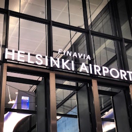 Valtion lentokenttäyhtiö Finavia lähetti tylyn kirjeen kumppaneilleen ja toimittajilleen. Finavia operoi Helsinki-Vantaan lentokenttää. Suomen ylivoimaisesti suurimman lentokentän laajennusinvestointi maksaa yhteensä noin miljardi euroa.