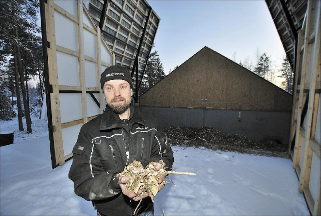 Hakkeen korkea laatu on lämmöntuotannossa kaikkein tärkeintä. Hake on tehty kuitupuusta, Mikkone Oy:n toimitusjohtaja Mikko Sirviö Rovaniemeltä sanoo. Kari Lindholm