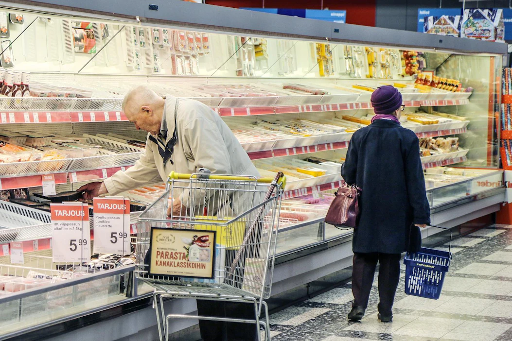 Lihatiskillä pitää pakatuista tuotteista löytyä kesäkuun jälkeen alkuperämerkinnät. Hyvää Suomesta -merkki ajaa saman asian.
