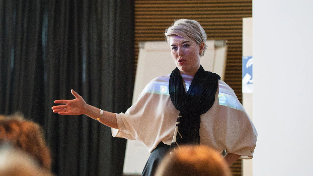 Kokoomuksen ministeriryhmä tuki Kimmo Tiilikaisen esitystä Metsähallituksen pääjohtajaksi, mutta muutamat eduskuntaryhmän jäsenet eivät hyväksy päätöstä. Susanna Kosken mielestä nimityksen taustalla vaikuttavat "henkilökohtaiset" syyt.
