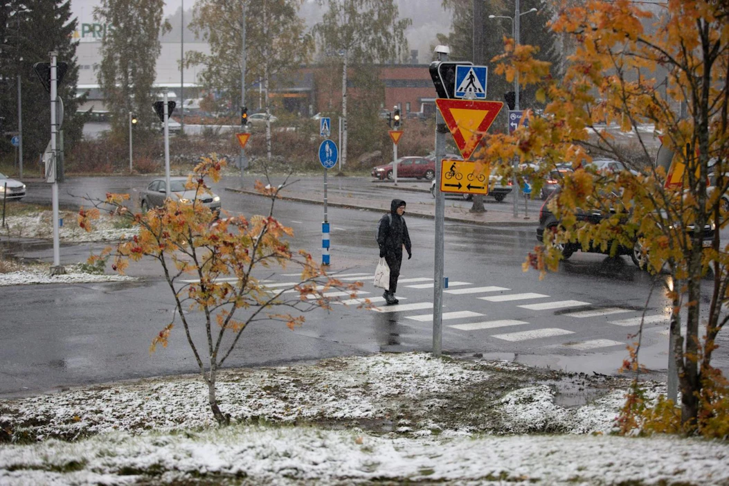 Ensilumi satoi Kuopioon 4. lokakuuta 2019. LEHTIKUVA / AKSELI MURAJA