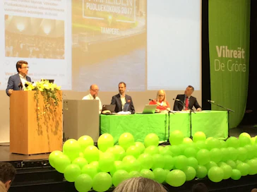 Ville Niinistö piti asia- ja tunnepitoisen puheen puoluekokouksen aluksi Tampereella lauantaina.