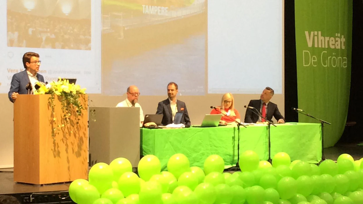 Ville Niinistö piti asia- ja tunnepitoisen puheen puoluekokouksen aluksi Tampereella lauantaina.