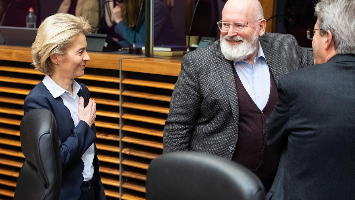 EU-komission puheenjohtaja Ursula von der Leyen on määrännyt vihreän kehityksen ohjelmasta vastaavan varapuheenjohtaja Frans Timmermansin painamaan jarrua esitystehtailussa.