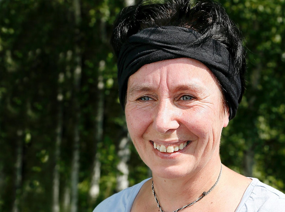 Tarja Ketolaisella on pari hevosta, joten eläinjutut hän lukee tarkkaan.