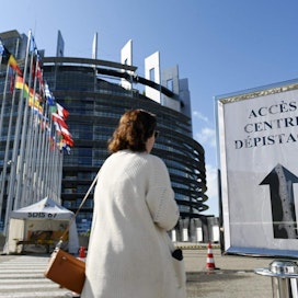 Kaikissa EU-maissa suurempaa toimivaltaa kannatti kaksi kolmesta. LEHTIKUVA / AFP