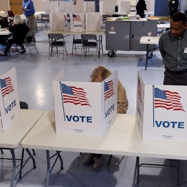 Yhdysvalloissa 14 osavaltiota äänestää demokraattien esivaalissa. LEHTIKUVA/AFP