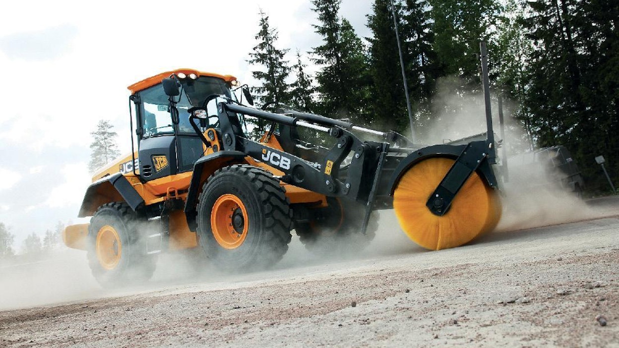 Stark AH2500S -harjaa käytetään yleisimmin pyöräkuormaimissa ja järeämmissä  traktoreissa.  Harjan työleveys on 2 500 milliä.