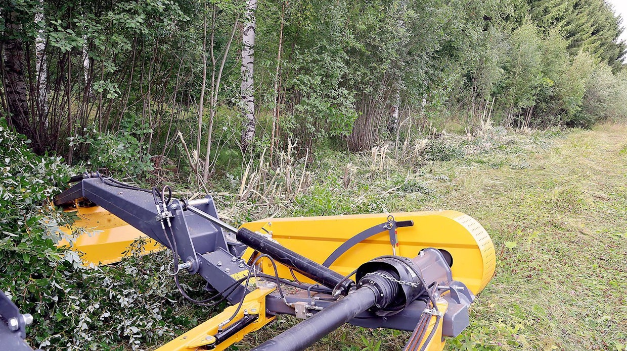 Järeäkin vesakko murskaantuu, mutta siisti työnjälki voi vaatia pari ajokertaa.