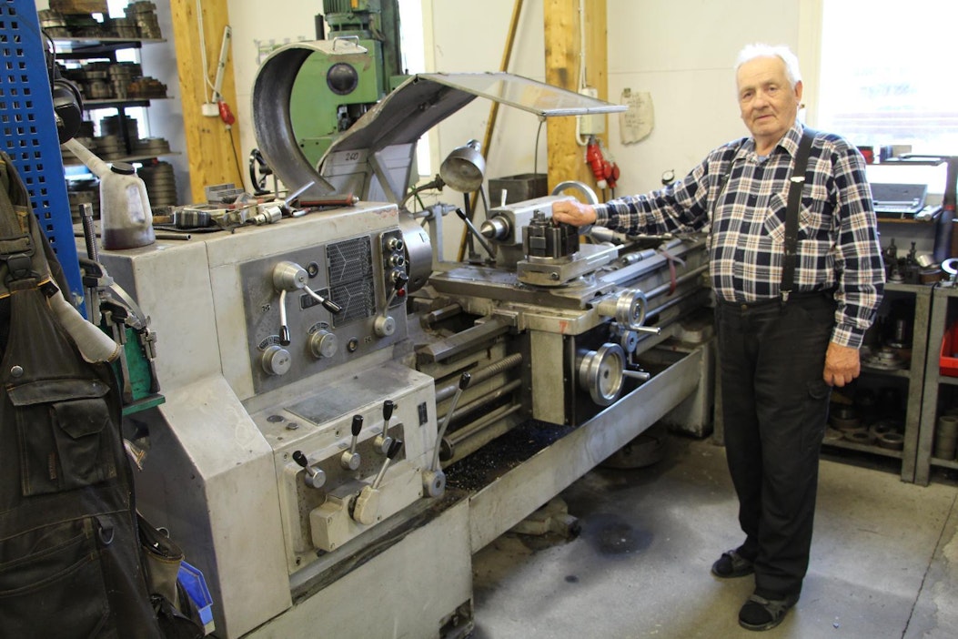 Ensimmäiset CNC-sorvit tulivat Peuralan Konepajalle jo Heikin hallintakaudella, mutta pitkänlinjan pajamies uskoi niihin perehtymisen seuraavalle sukupolvelle. Vanhemman aikakauden sorvien tekniikka on edelleen muistissa. Tällä hetkellä pajalla on kymmeniä työstökoneita, joista suurin osa CNC-ohjauksella.