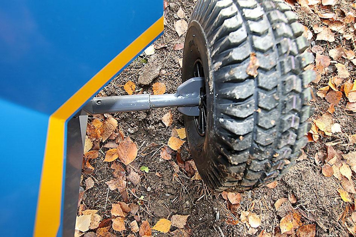 Rottne F1 vetää yksinkertaisen tasauspyörästön vuoksi ainoastaan toisella eturenkaalla. Toivottava lisävaruste olisikin jonkinlainen mekaaninen tasauspyörästön lukko.