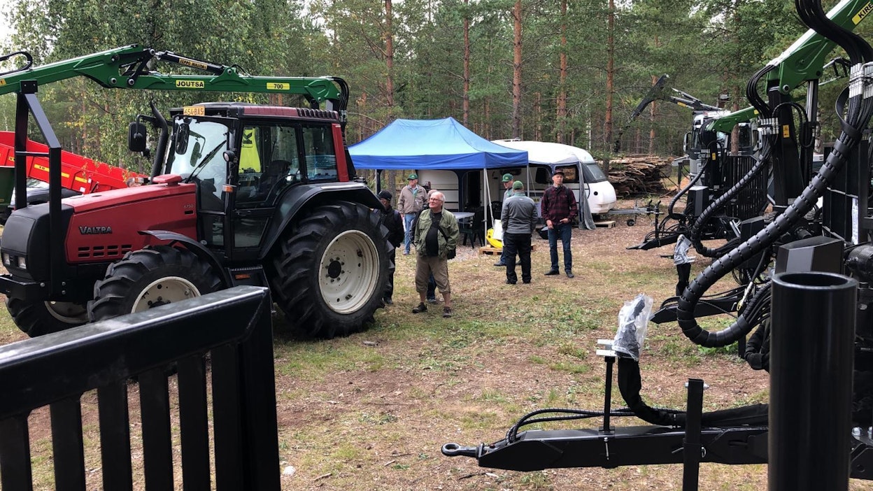 Tunnelmia FinnMetkosta Seppo Kuisma Oy:n osastolta
