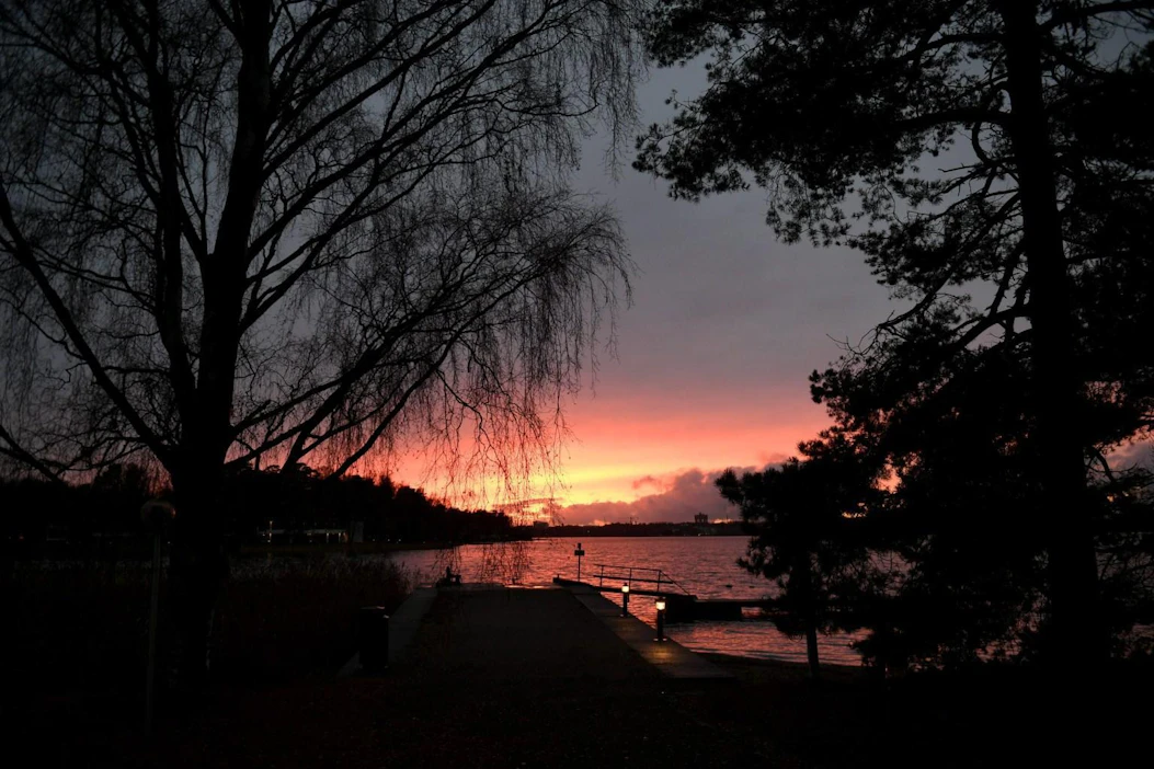 Aurinko on eteläisellä taivaalla tänään matalammillaan. Pohjoisen napapiirin pohjoispuolella aurinko ei nouse lainkaan.