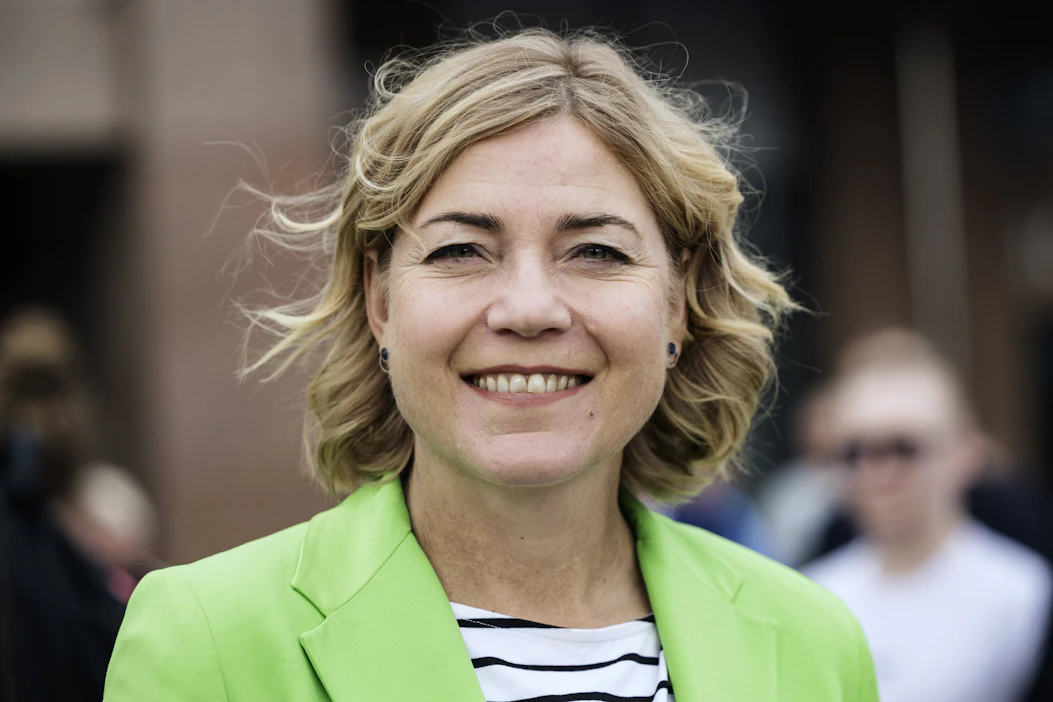 Henna Virkkusella on monipuolinen kokemus teollisuuden, energian ja liikenteen tehtävistä.