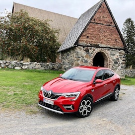 Renault Arkanan täyshybridin virallinen kulutus jää alle 5 litraan 100 kilometrillä.