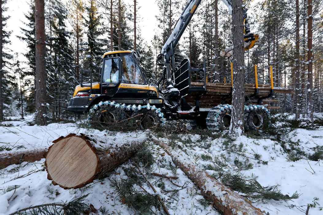 Kouluaikana tehtävät työharjoittelut antavat kullanarvoista kokemusta tuleville metsäkoneenkuljettajille.