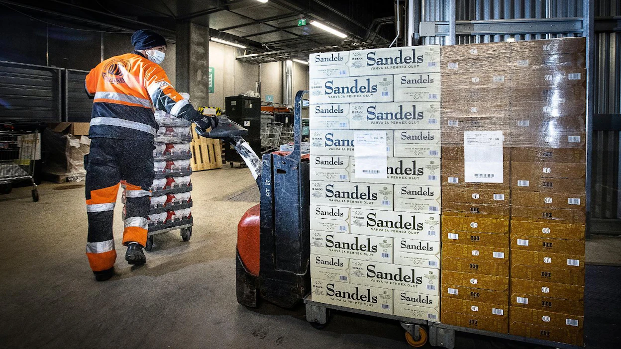 Maailmanlaajuinen tölkkipula hidastaa panimoalan toimituksia kaupalle. Suomalaisomisteinen Olvi arvioi käyttävänsä tänä vuonna oluen tuotantoonsa valtaosin kotimaista mallasohraa yhteensä noin 36 miljoonaa kiloa.