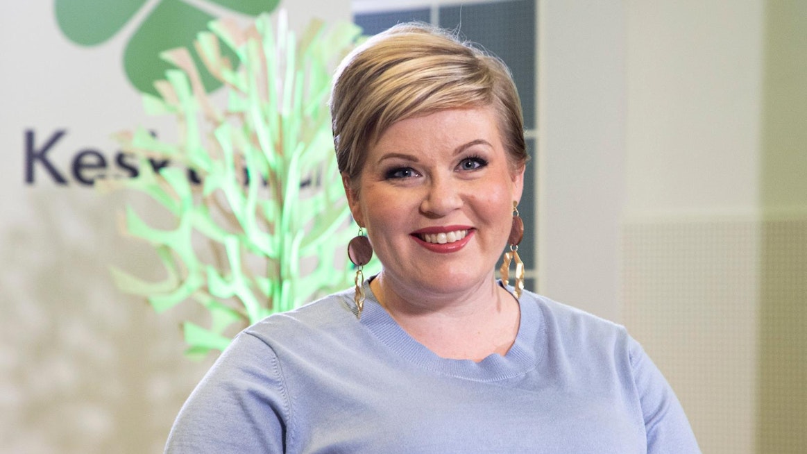 Annika Saarikko oli tyytyväinen keskustan vaalitulokseen.