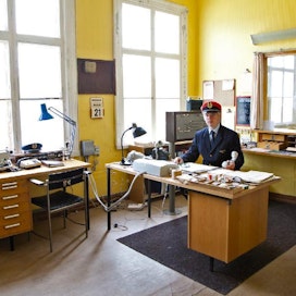 Petri P. Pentikäinen on museoinut junanlähettäjän huoneen. Vastaavia on Suomessa vain kaksi muuta.