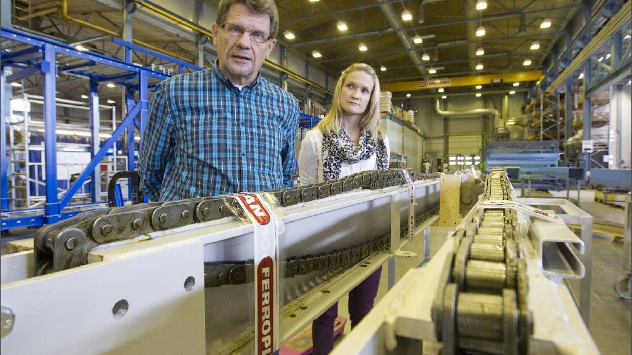 Ferroplan mielii toimittamaan Kiinaan cleantech-ratkaisuja. Tehtaalta on lähdössä Kiinaan ketjukuljettimia, joilla kuljetetaan väliseinäelementtejä. Vasemmalla Pentti Patosalmi, oikealla Minna Patosalmi. Markku Vuorikari