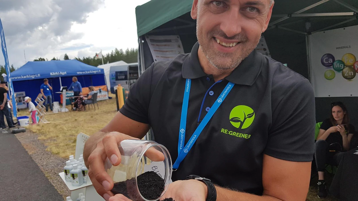 Musta jauhe on sellunkeiton sivutuote, kertoo tuotekehitysjohtaja Aivis Vegers Bio4:stä Latviasta.