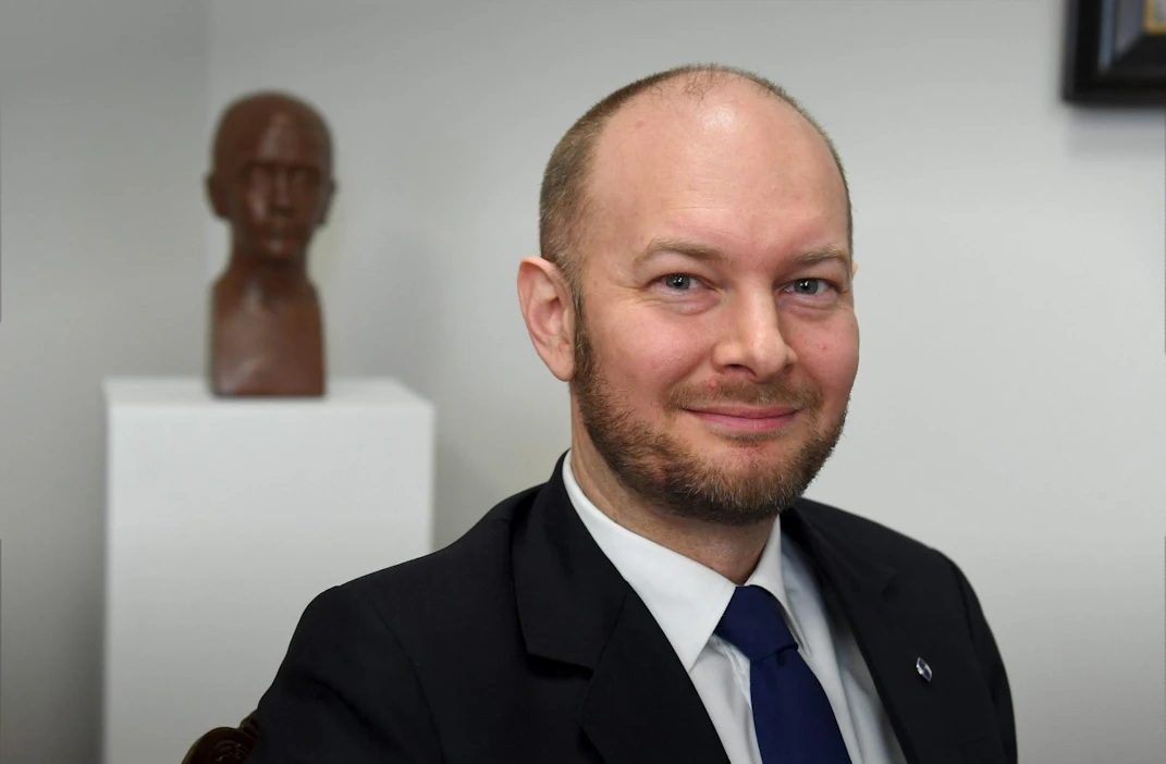 Sampo Terho määrittelee sinisten edustavan vanhan suomalaisuusliikkeen snellmannilaista isänmaallisuutta. LEHTIKUVA / ANTTI AIMO-KOIVISTO