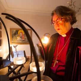 Irja Askola oli Suomen ensimmäinen naispiispa ja työskenteli Helsingin piispana vuosina 2010–2017.